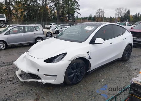 2024 Tesla Model Y Long Range Dual Motor All-Wheel Drive from USA, damaged, VIN 7SAYGAEE1RF122280